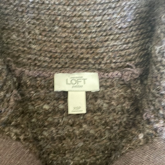 LOFT Wool Acrylic Alpaca sweater with short sleeves. - Picture 2 of 4